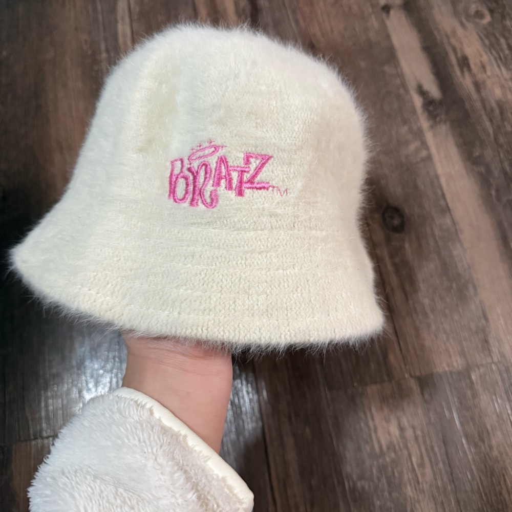 Bratz white fuzzy bucket hat